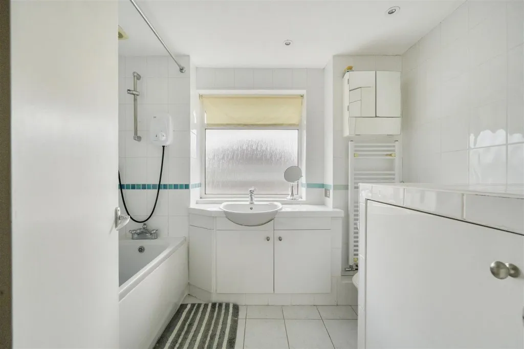 Woodford Close, Caversham, photo 20