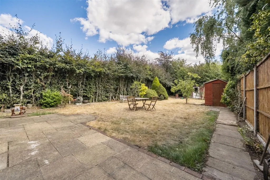 Woodford Close, Caversham, photo 22