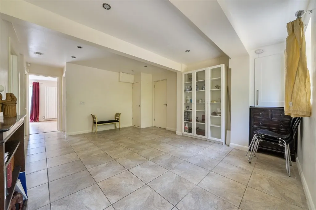 Woodford Close, Caversham, photo 4