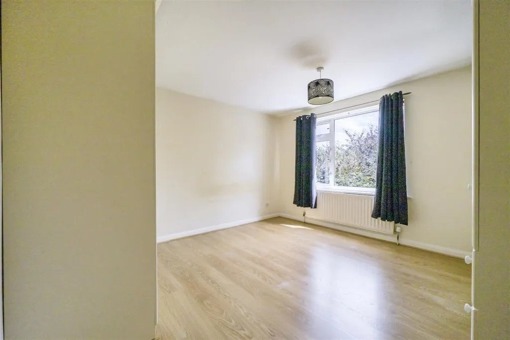 Woodford Close, Caversham, photo 18