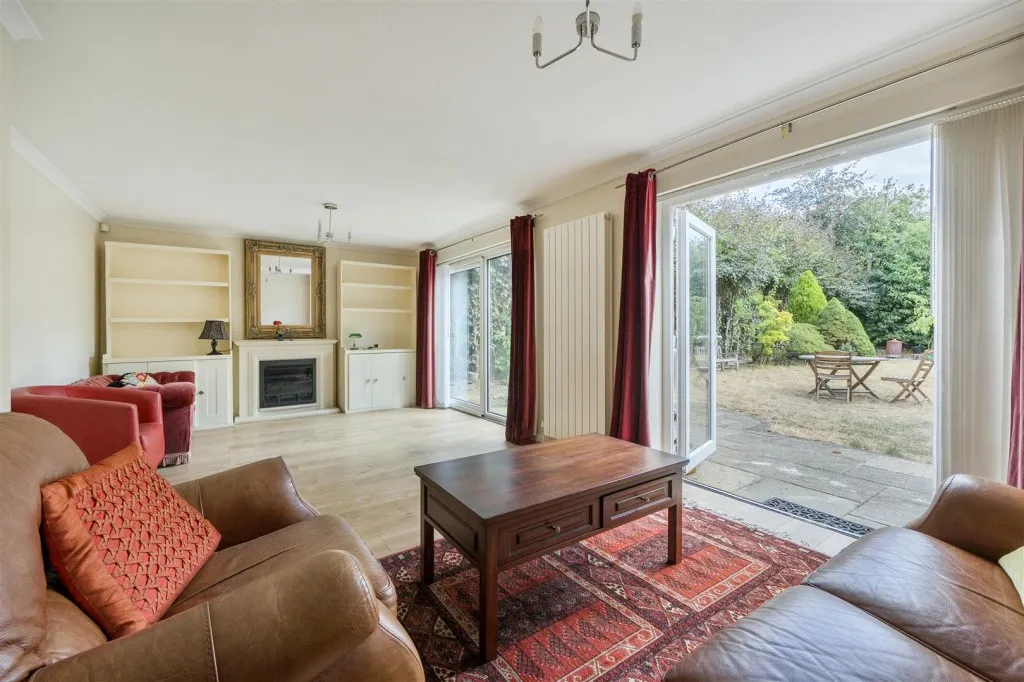 Woodford Close, Caversham, photo 5