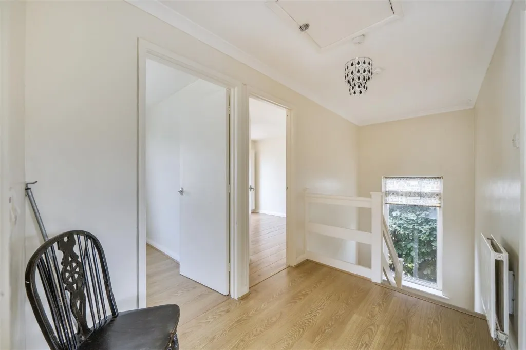 Woodford Close, Caversham, photo 12