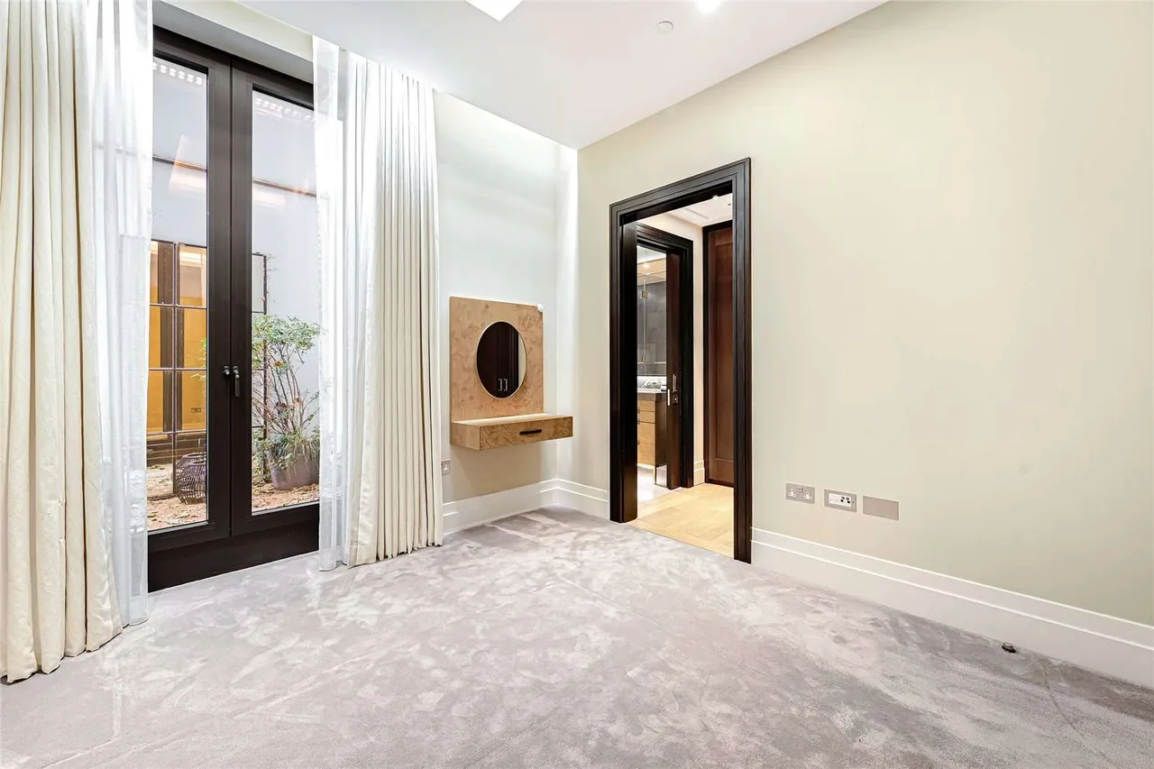 Whistler Square, London, SW1W, photo 9