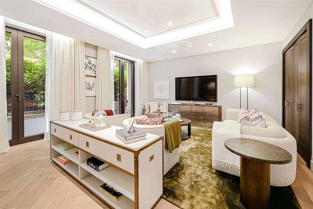 Whistler Square, London, SW1W, photo 14