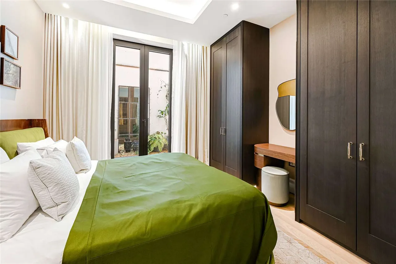 Whistler Square, London, SW1W, photo 12