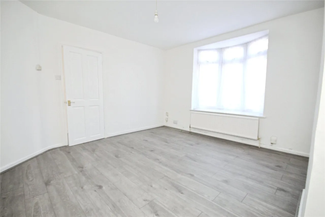 Hunters Hall Road, Dagenham, RM10, photo 3
