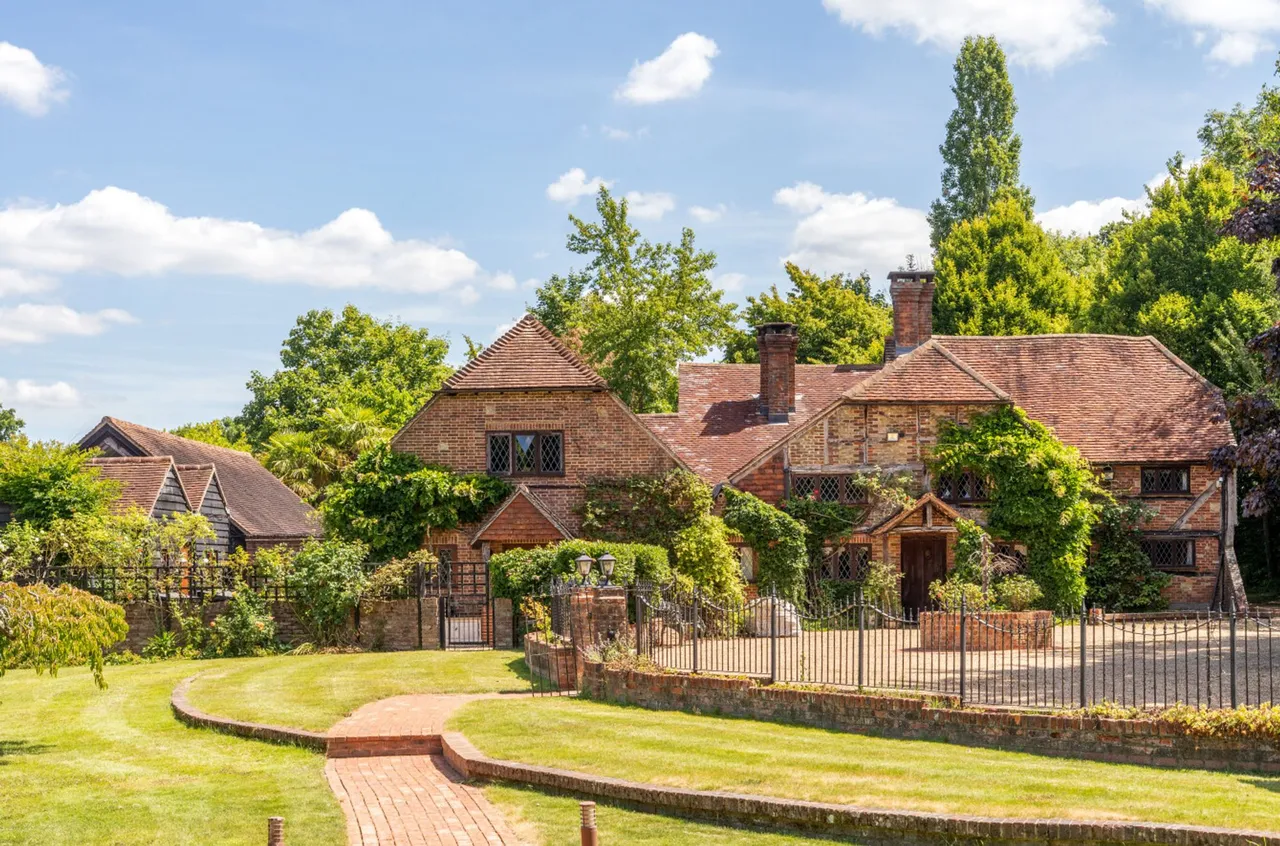 7 bed property for sale, Strood Green, Wisborough Green, RH14