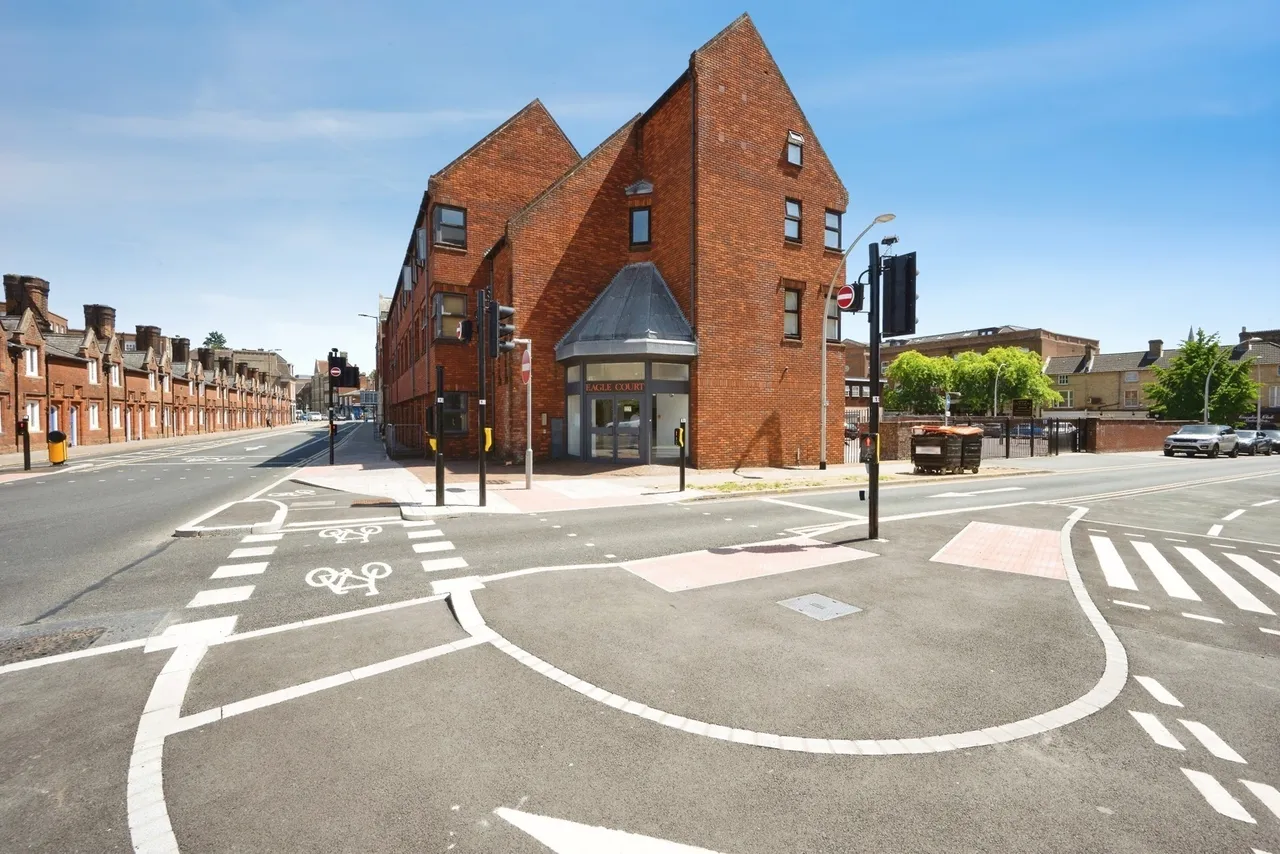 2 bed flat for sale — Harpur Street, BEDFORD, Bedfordshire, MK40