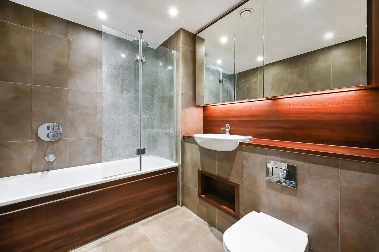 Wandsworth Road, SW8, photo 4