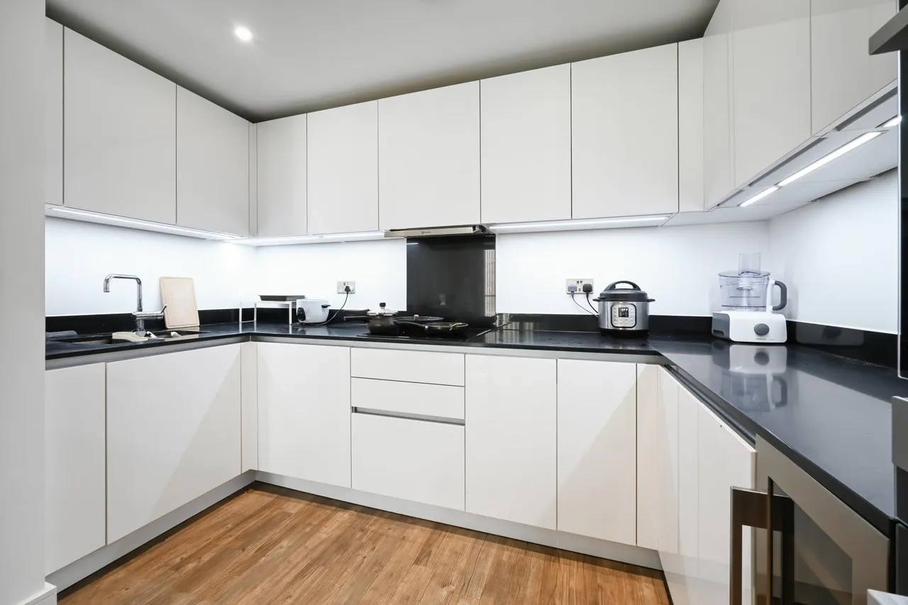 Wandsworth Road, SW8, photo 9