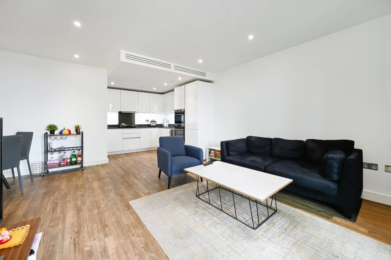 Wandsworth Road, SW8, photo 6