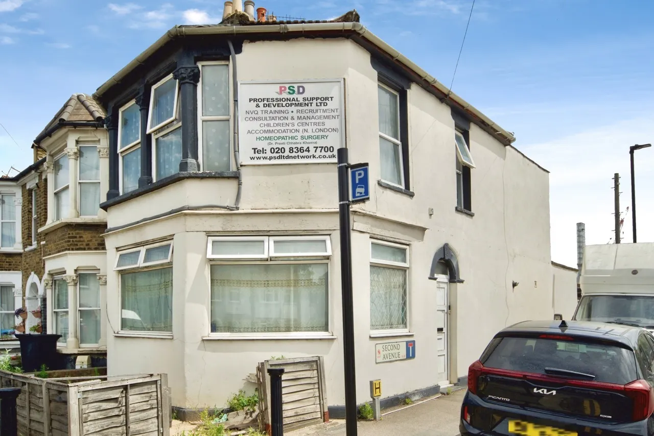 Montagu Road, London, N18, photo 19