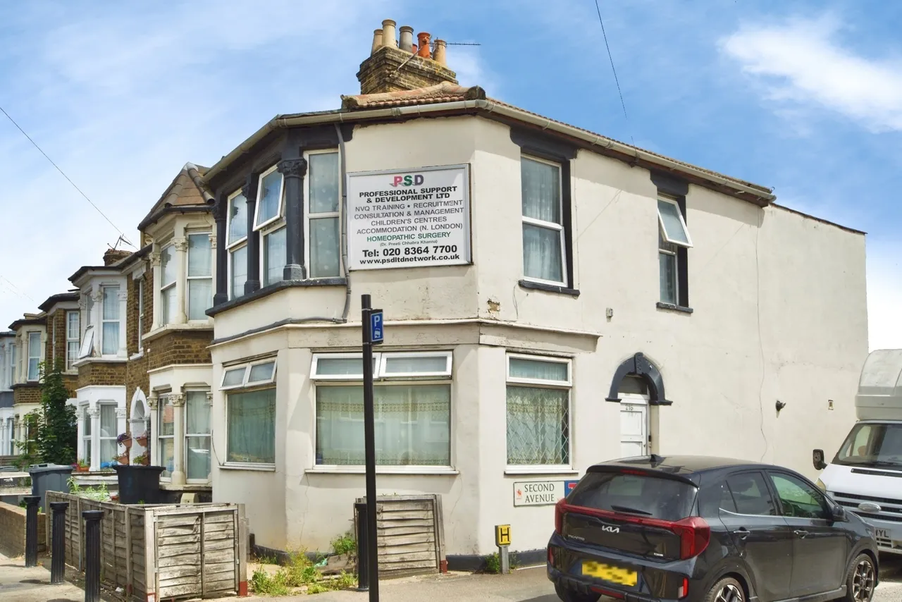 Montagu Road, London, N18, photo 18
