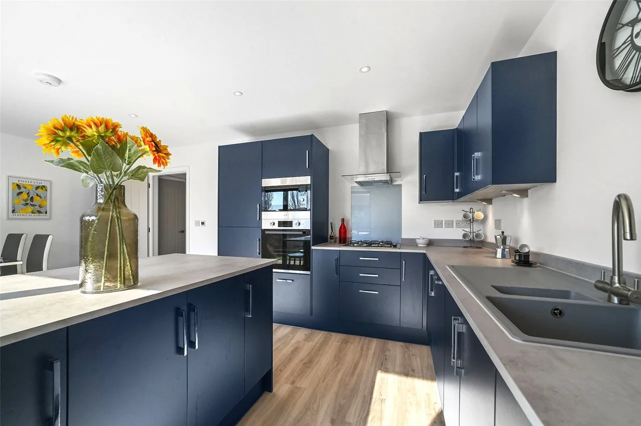 Crossways Gardens, Little Clacton, CO16, photo 2
