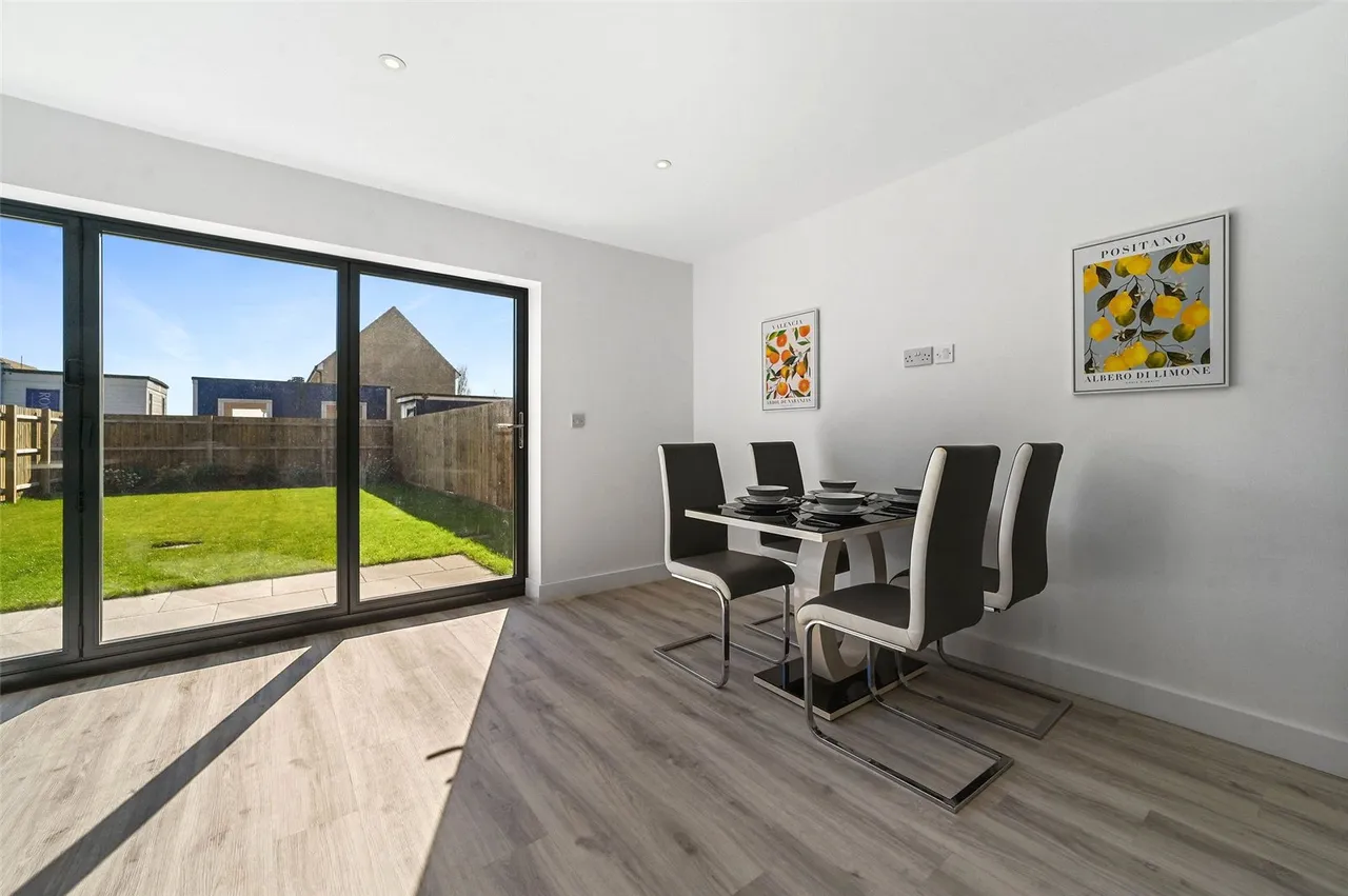 Crossways Gardens, Little Clacton, CO16, photo 3
