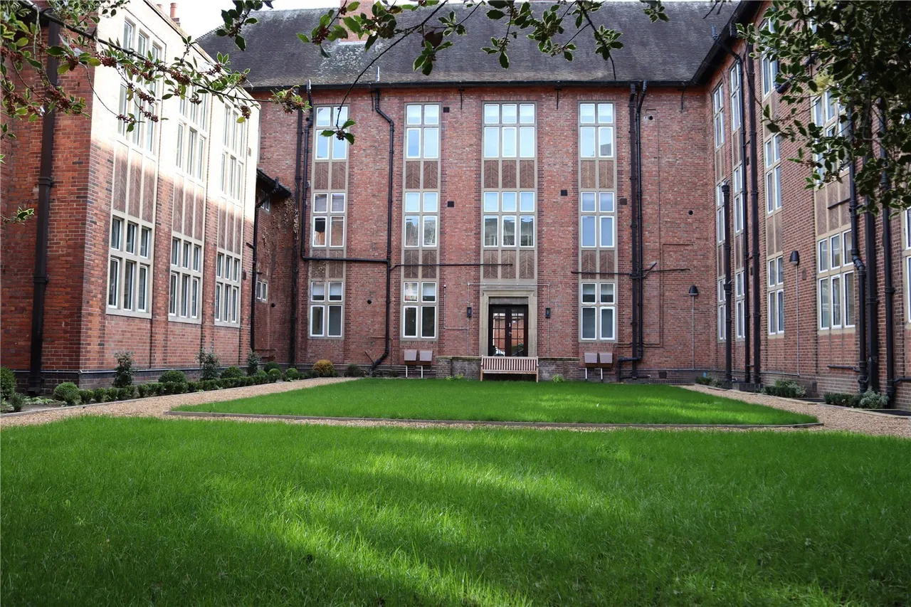 St. Marys Gate, Derby, DE1, photo 24