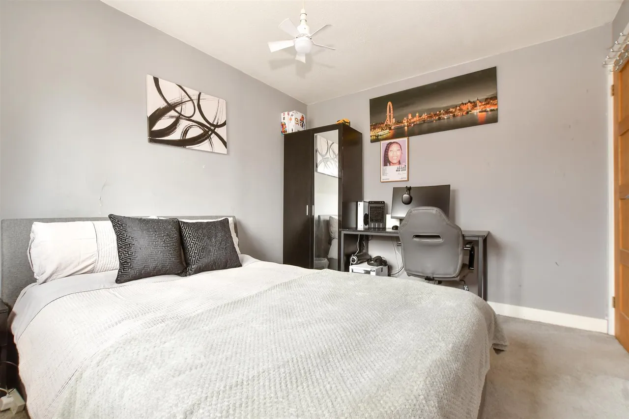 The Willows, Newport, PO30, photo 11