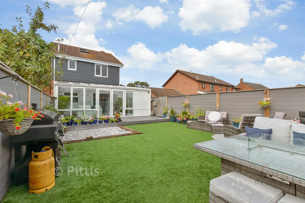 The Willows, Newport, PO30, photo 2