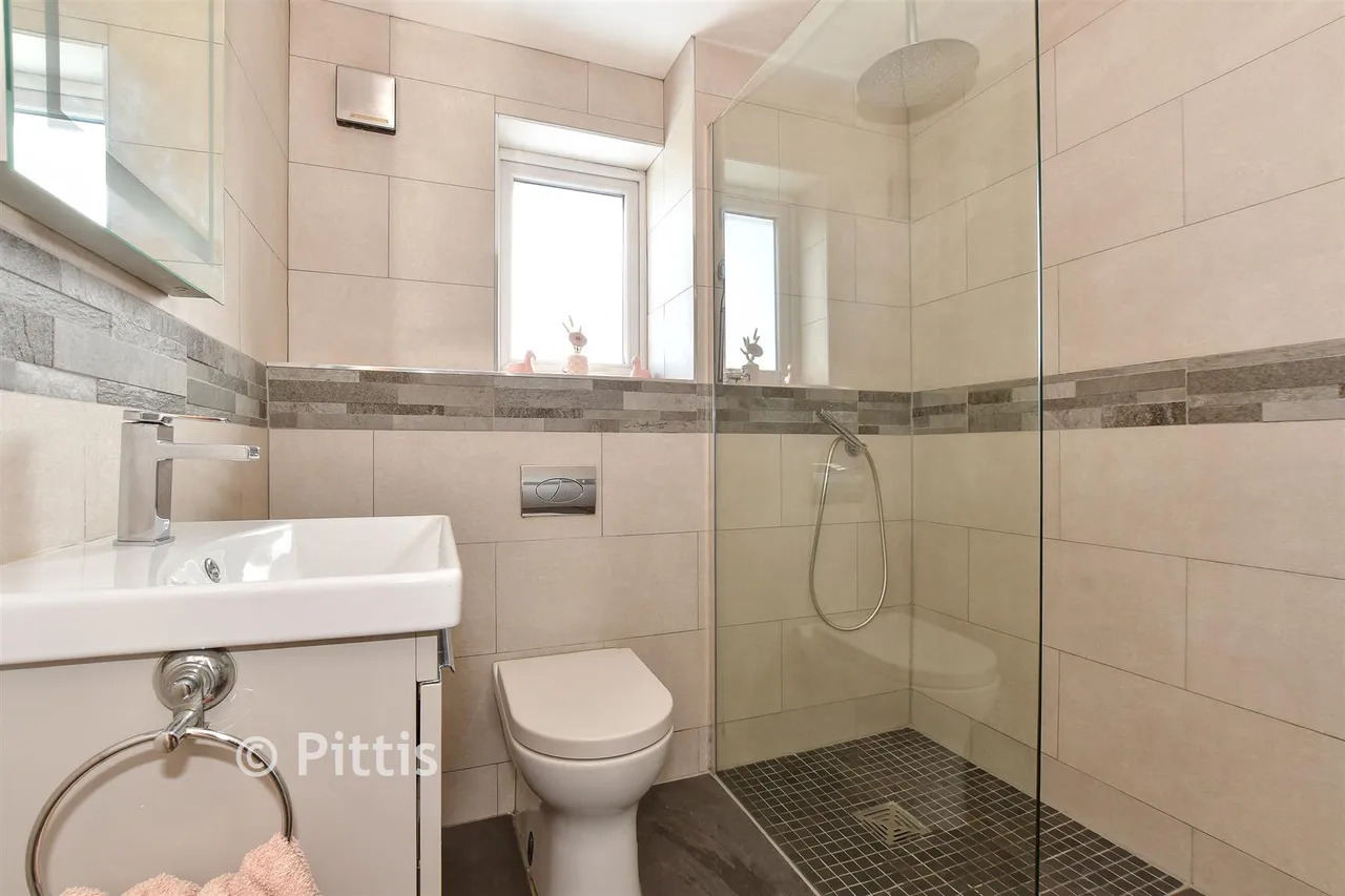 The Willows, Newport, PO30, photo 12