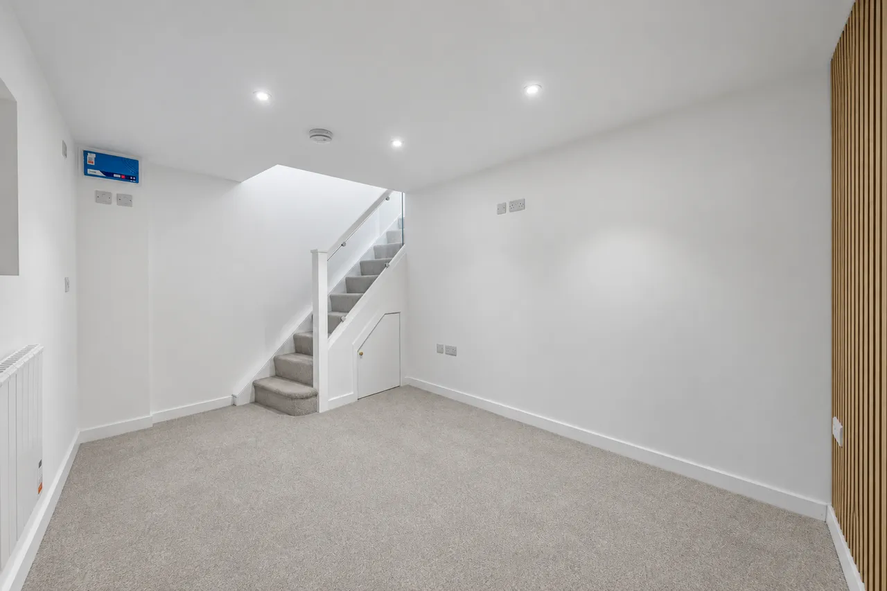 London Road, Cheltenham, GL52, photo 13