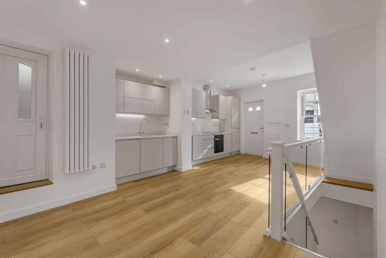 London Road, Cheltenham, GL52, photo 5