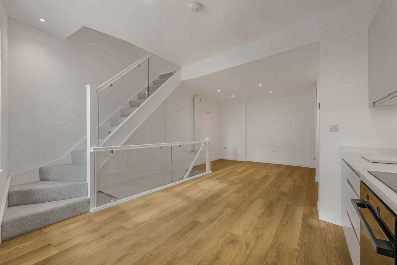 London Road, Cheltenham, GL52, photo 7