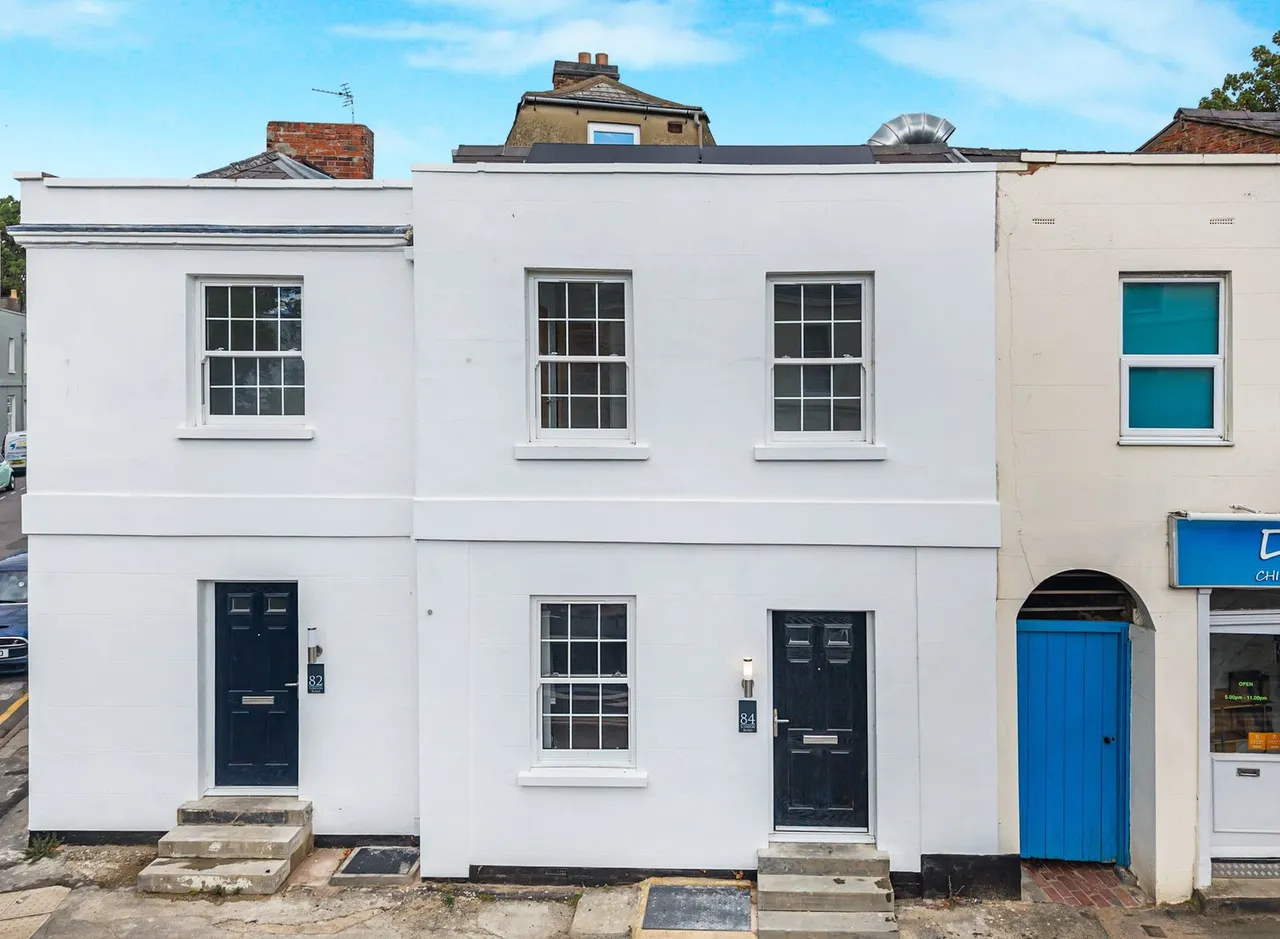 2 bed house for sale, London Road, Cheltenham, GL52