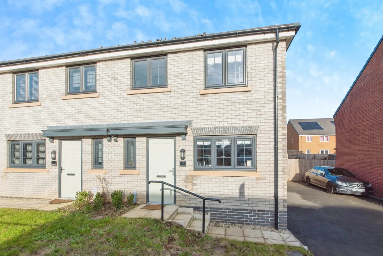 3 bed house for sale — Nassington Way, Sleaford