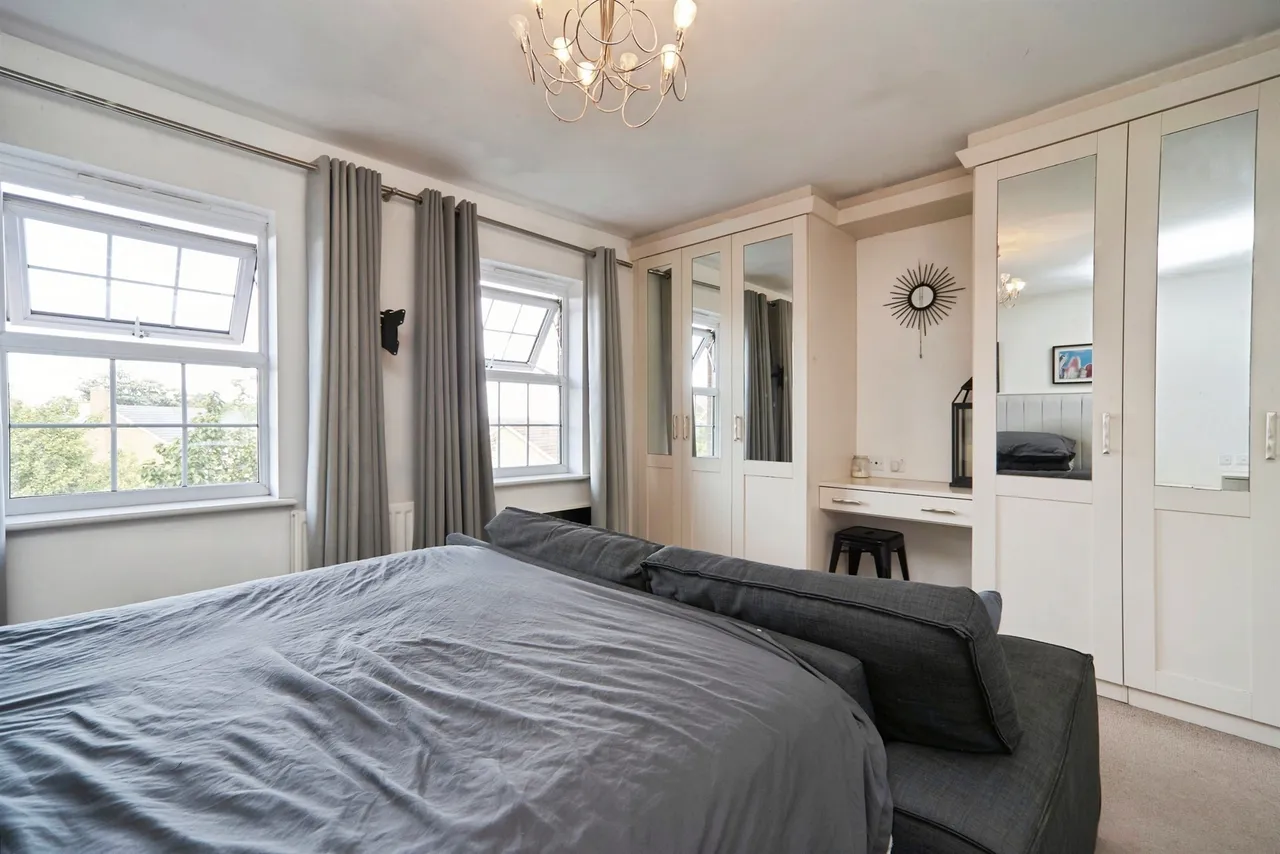 4 bed house for sale — Hill End Crescent, LEEDS
