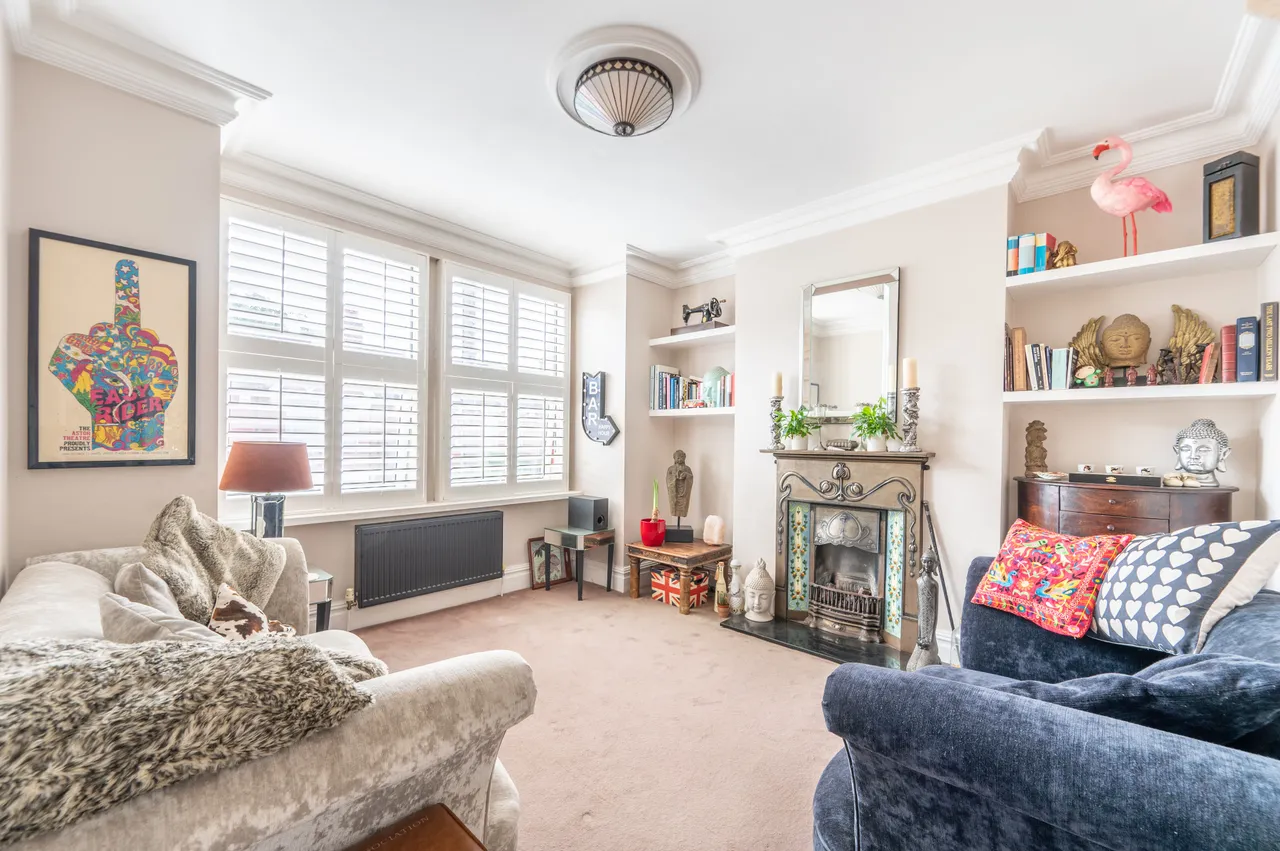 3 bed flat for sale — 43a Drayton Road, London