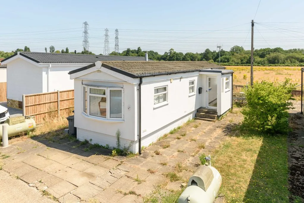 Weybridge Park Estate, Addlestone KT15 2RB, photo 9