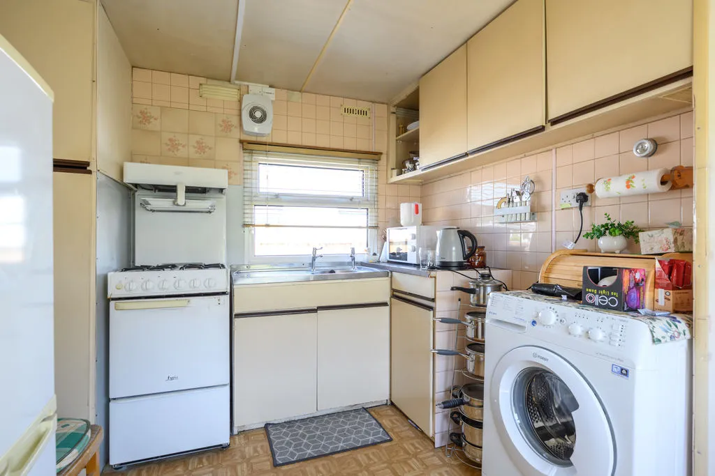 Weybridge Park Estate, Addlestone KT15 2RB, photo 4