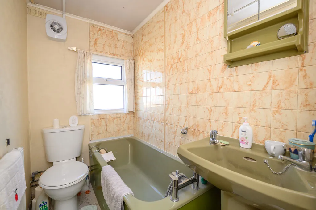 Weybridge Park Estate, Addlestone KT15 2RB, photo 7