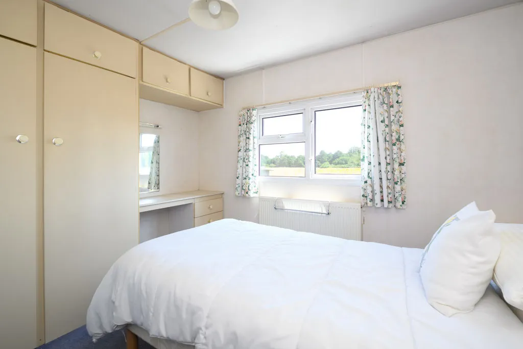 Weybridge Park Estate, Addlestone KT15 2RB, photo 6