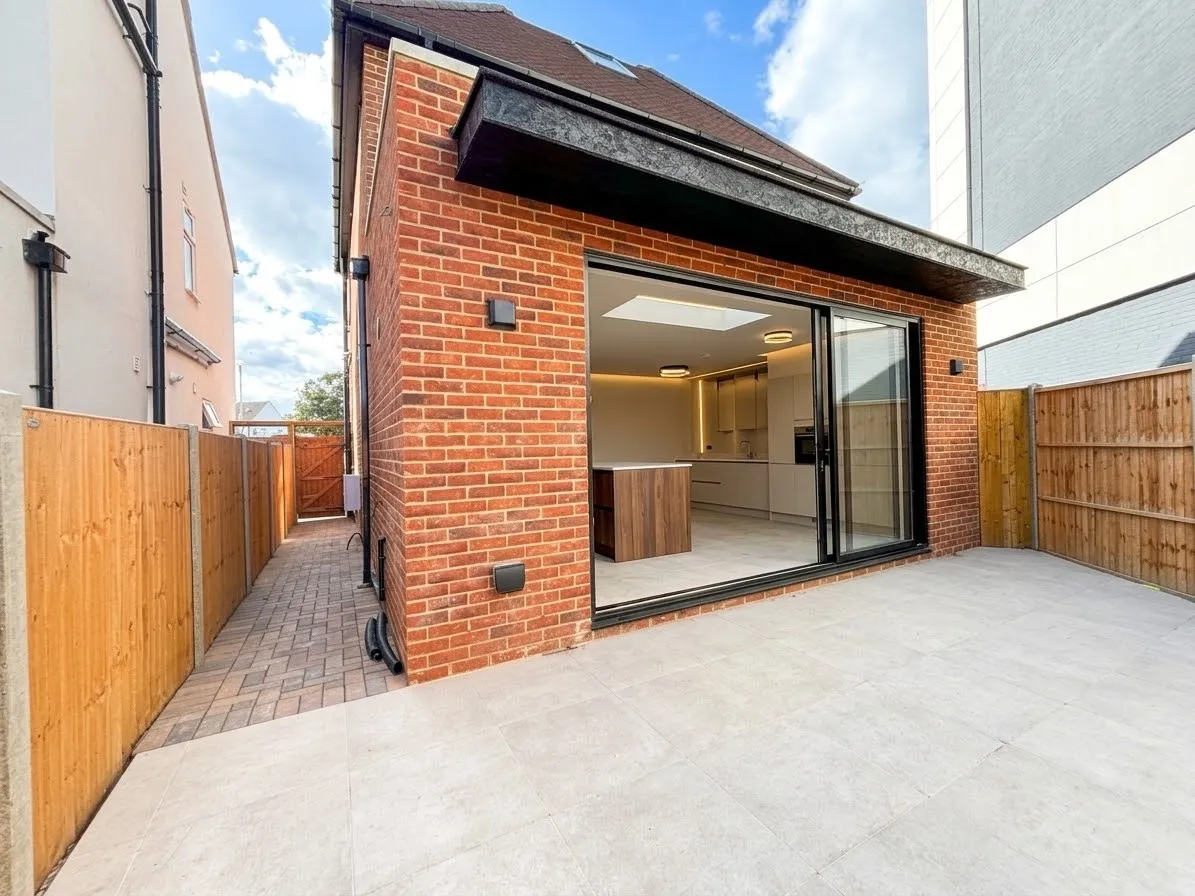 Brookhill Road, EN4, photo 15