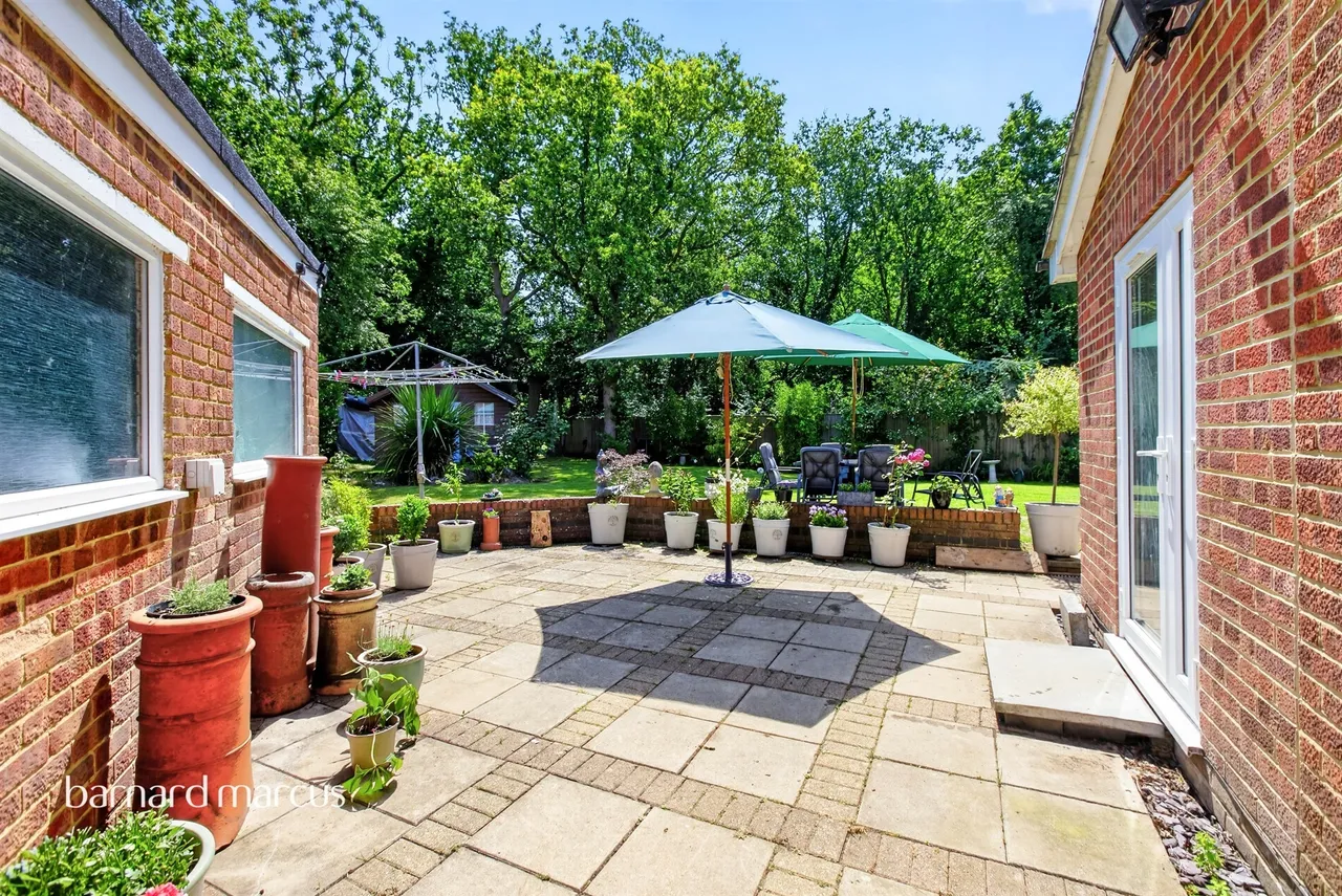 Lavender Close, Redhill, photo 9