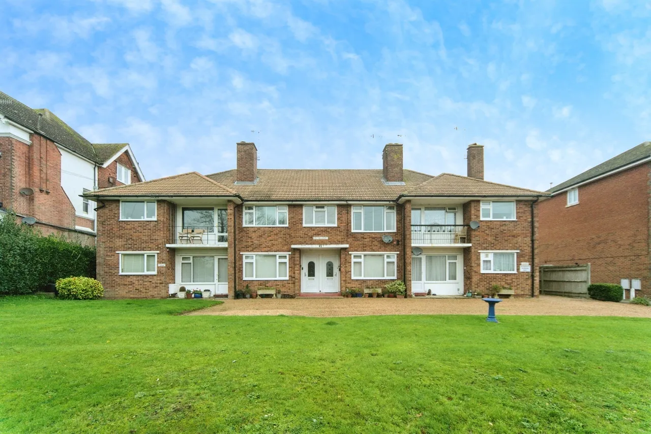 3 bed flat for sale — Hastings Road, Bexhill-On-Sea