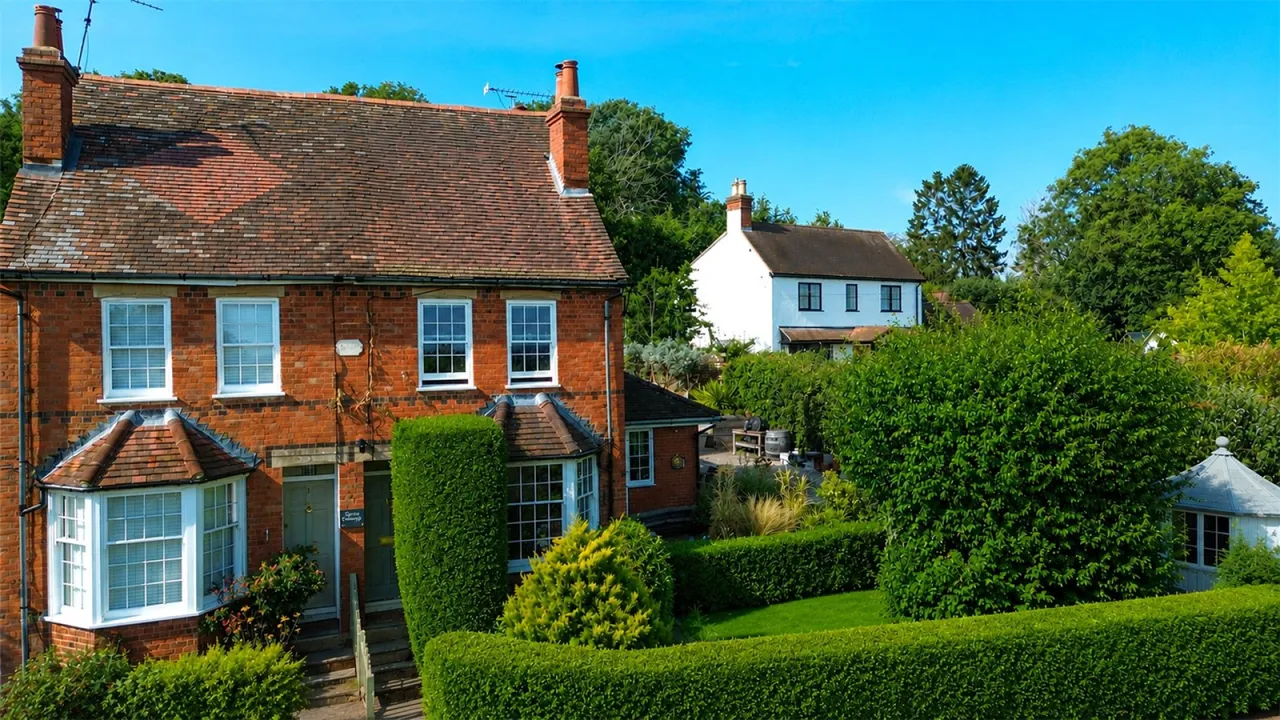 3 bed house for sale, Knowl Hill Common, Knowl Hill, RG10