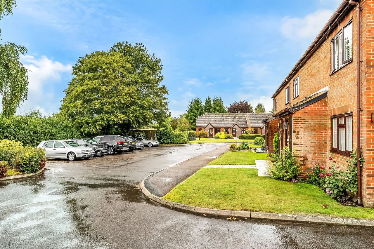 Milton Court Lane, Dor, RH4, photo 9