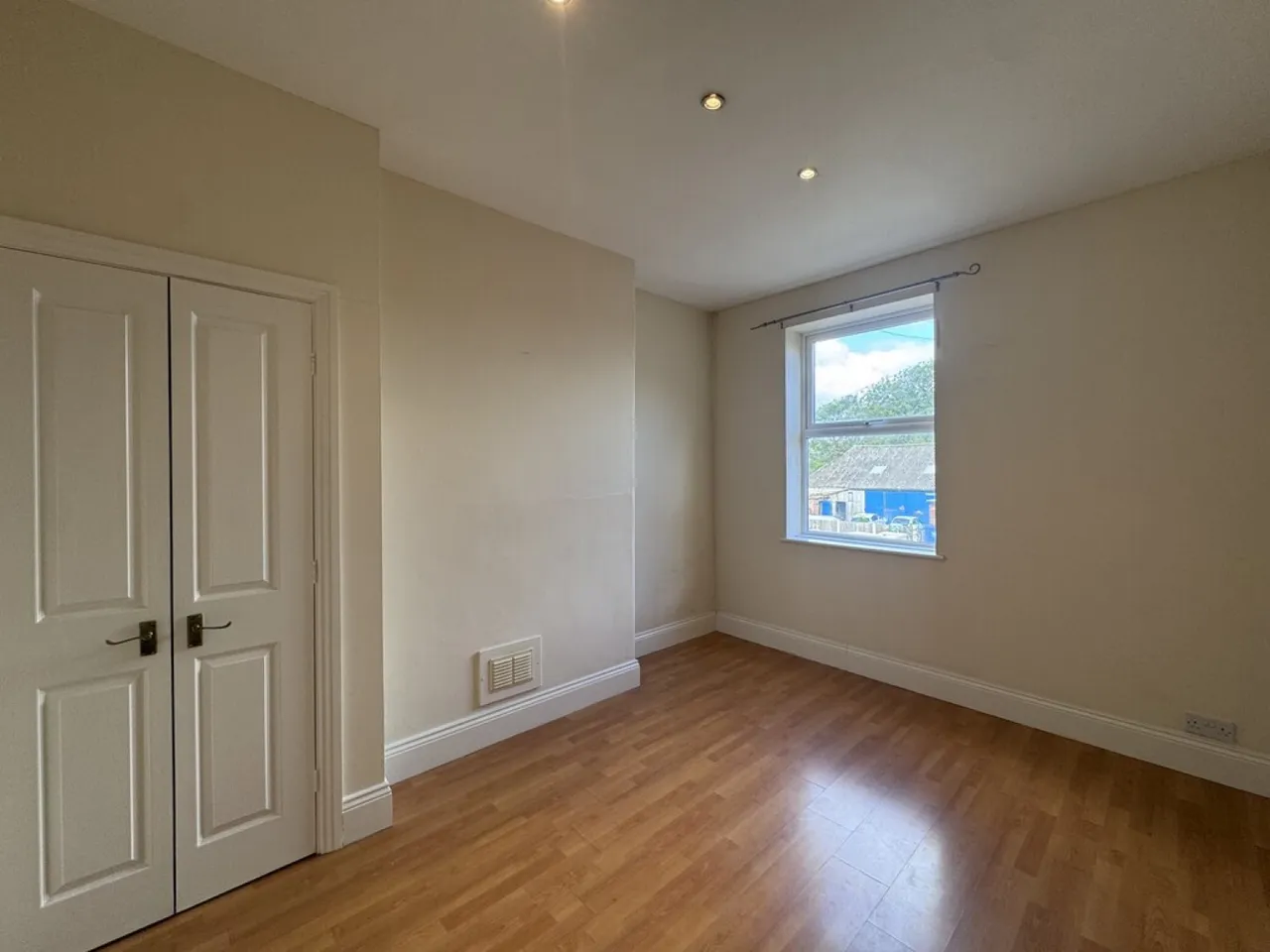 The Victoria Apartment, 84 Newcastle Avenue, photo 8