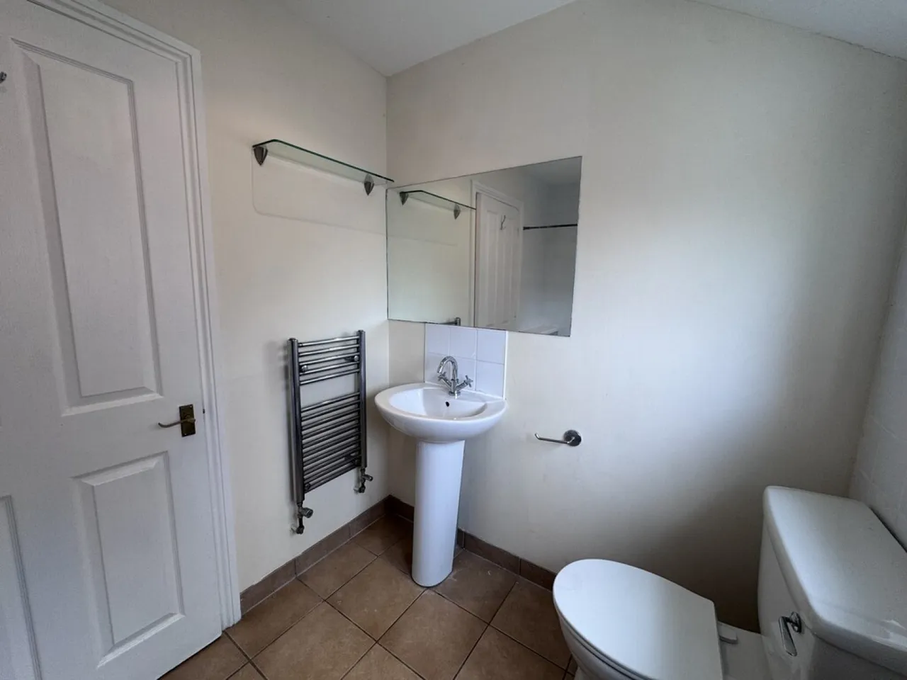 The Victoria Apartment, 84 Newcastle Avenue, photo 6