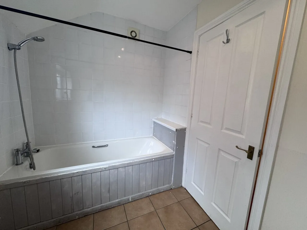 The Victoria Apartment, 84 Newcastle Avenue, photo 7
