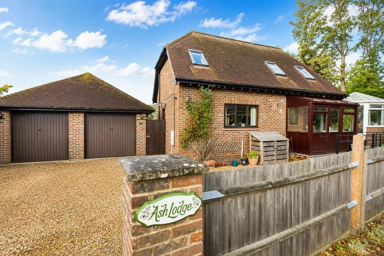 Alderholt Road, Sandleheath, Fordingbridge, photo 2