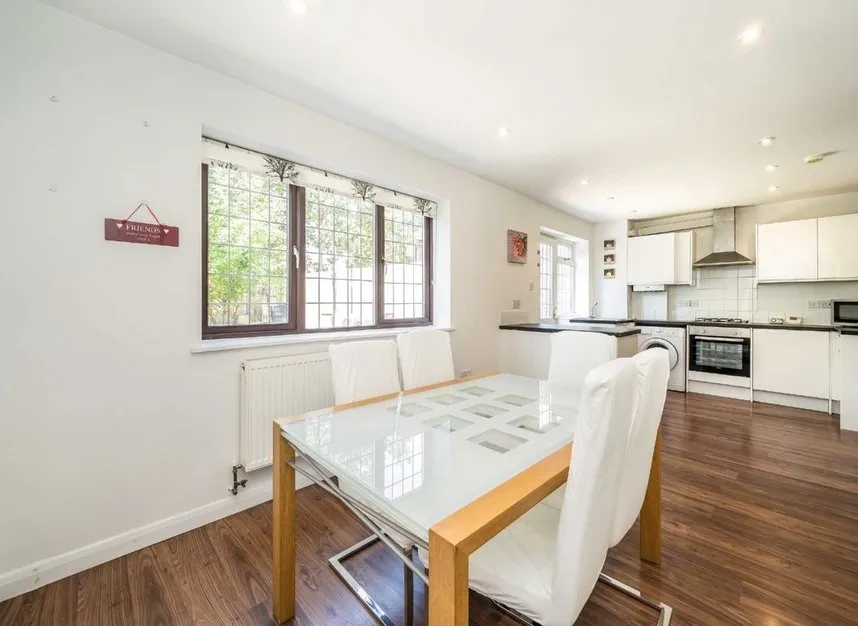 Chestnut Grove, Mitcham, CR4, photo 3
