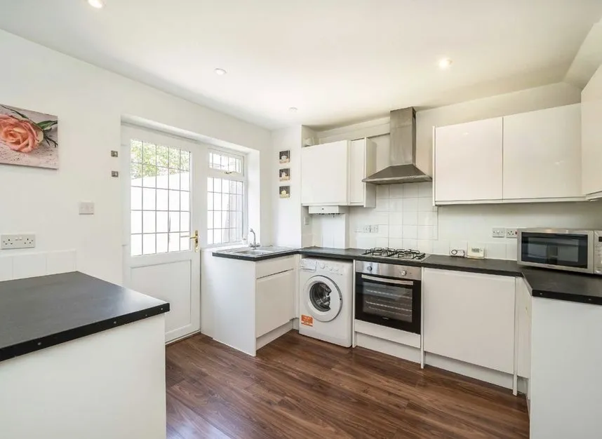 Chestnut Grove, Mitcham, CR4, photo 4