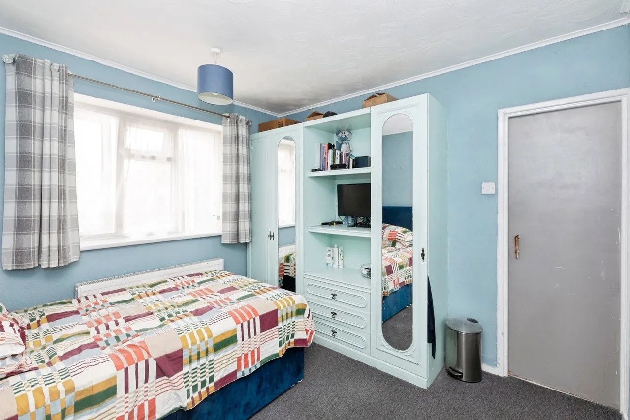 Huntsman Road, Ilford, IG6, photo 17