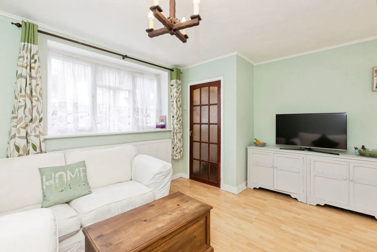 Huntsman Road, Ilford, IG6, photo 4
