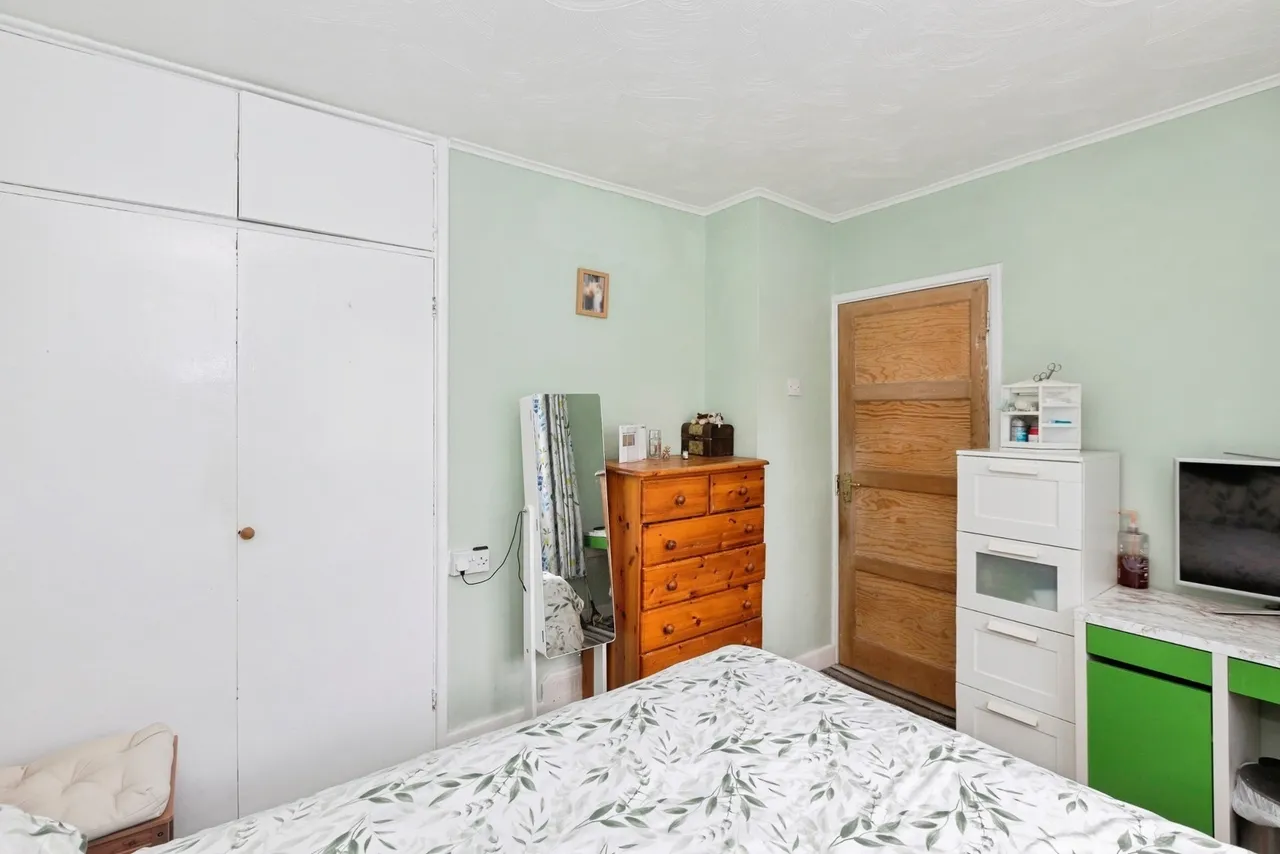Huntsman Road, Ilford, IG6, photo 13