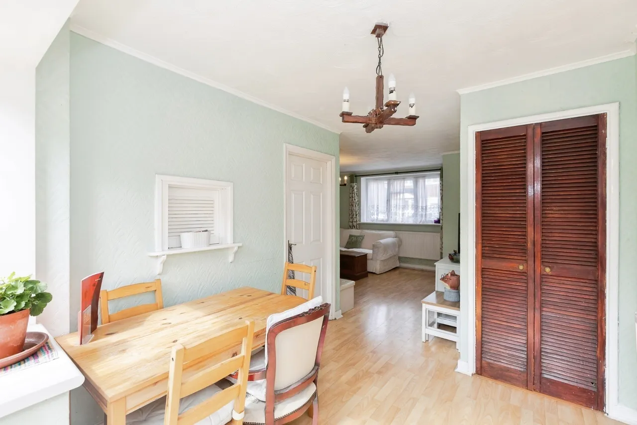 Huntsman Road, Ilford, IG6, photo 2