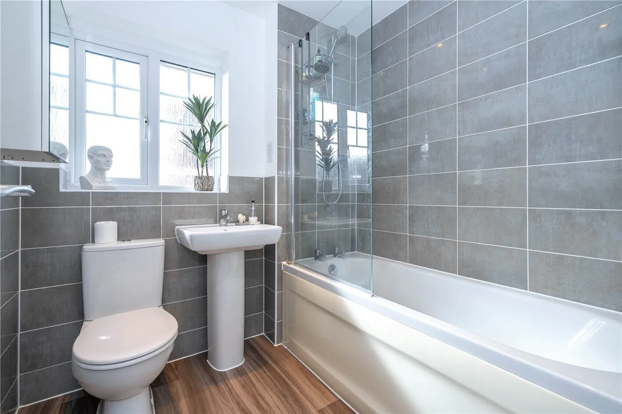 Great Leighs, Bourne, PE10, photo 14